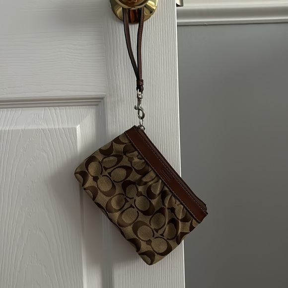 Coach Wristlet - Classic Signature Coach Design - Picture 3 of 8